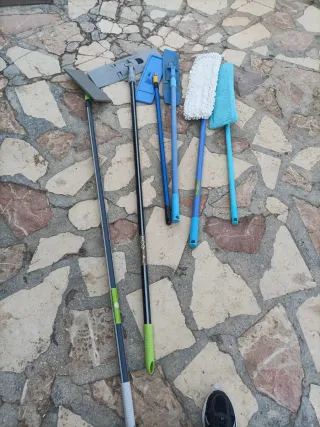 Mopas y mangos para limpieza