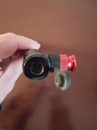 Bombín de bicicleta negro y rojo