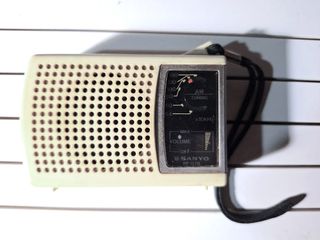 Radio Sanyo RP 1270 AM Beige Años 80