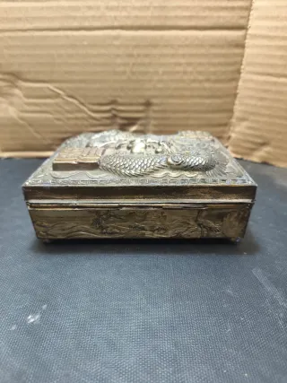 Antigua caja japonesa  siglo XX