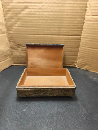 Antigua caja japonesa  siglo XX