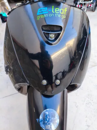 Scooter Eléctrica e-leaf Negra