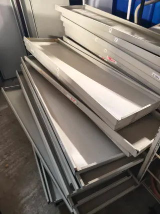 Scaffali metallici 5€ unità