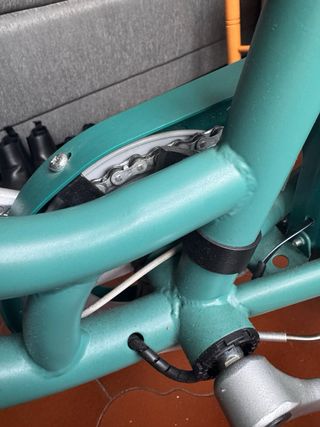 Bicicleta estilo holandesa verde.