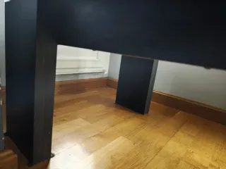 Mesa auxiliar salón negra y marrón