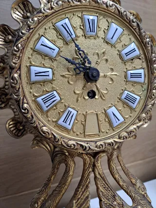 Reloj de sobremesa vintage dorado cisnes