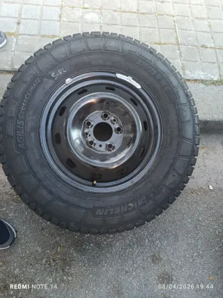 Llantas +neumático de repuesto 225/75R/16C