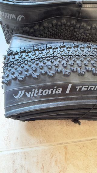 Cubiertas Vittoria Terreno NUEVAS