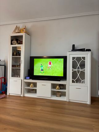 Mueble salón blanco con vitrina