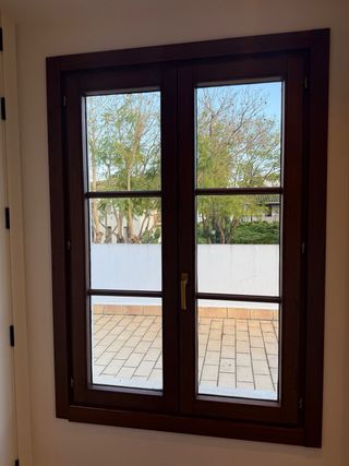 Ventanas Madera y Balconeras con Contraventanas