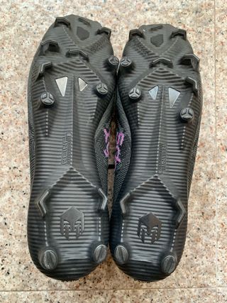 Botas de fútbol negras y azules talla 43