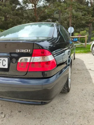 BMW 330i