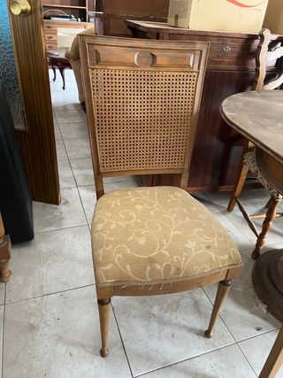 4 Sillas de comedor con asiento tapizado