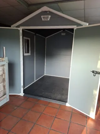 Caseta exterior de fibra gris y blanco