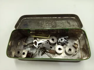 Caja Metálica Sigma con Accesorios