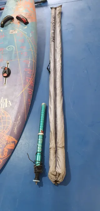 Tabla windsurf + 5 velas + material de windsurf