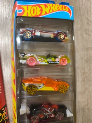 Hot Wheels 11 Coches HW Flames y X-Raycers