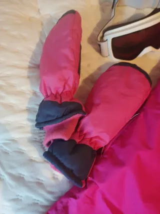 Pantalón nieve, gafas y guantes Decathlon