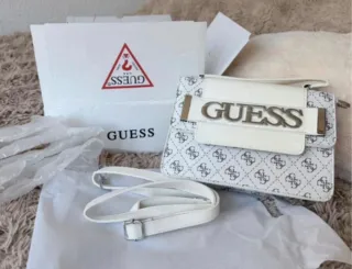 Bolso Guess Blanco y Plateado