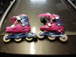 Patines en línea rosas y azules