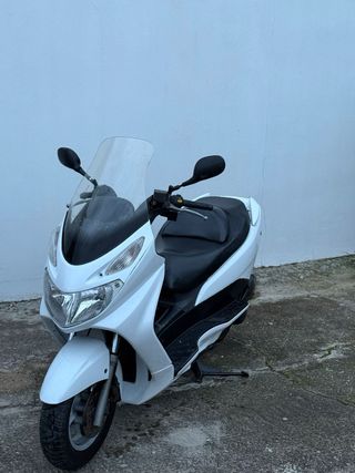 Suzuki Burgman 125 Scooter Blanca