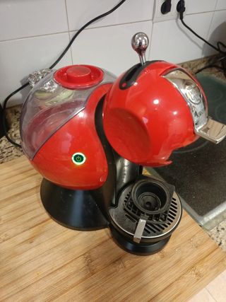 Cafetera Dolce Gusto Roja