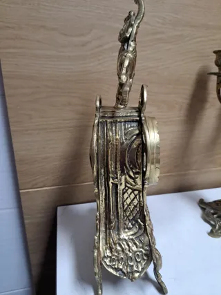 Reloj de mesa vintage latón