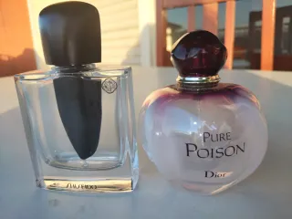 Botes de perfume vacíos Dior y Shiseido