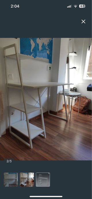 Escritorio blanco Ikea con estanterías