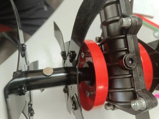 Rueda surcadora para desbrozadora