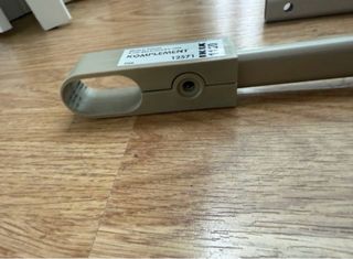 Barra armario Ikea metal beige/gris