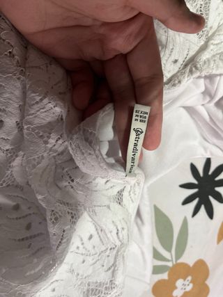 Blusa Stradivarius encaje blanco