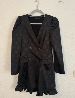 Vestido blazer Zara lunares volante
