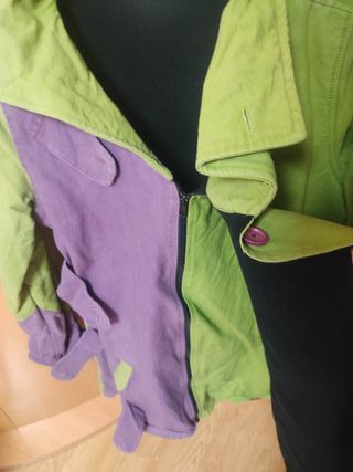 Abrigo/ chaqueta. verde y morado