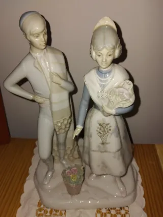 Figuras pareja de Falleros Porcelana