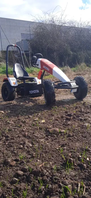 Coche de pedales Toyota