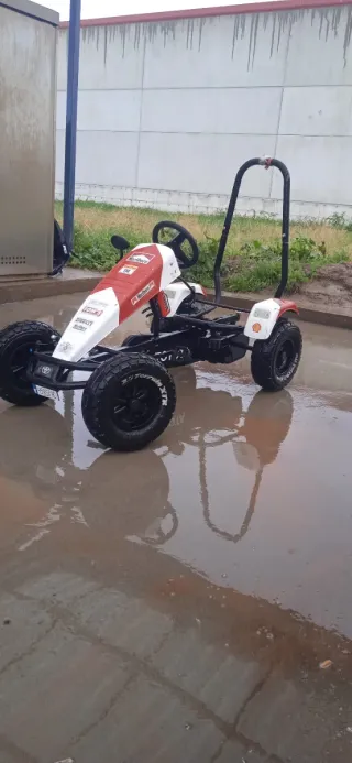 Coche de pedales Toyota