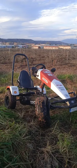 Coche de pedales Toyota
