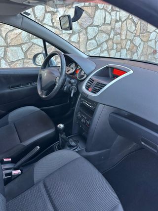 Peugeot 207 2011