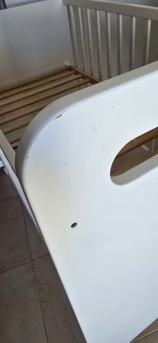 Cuna de bebé blanca