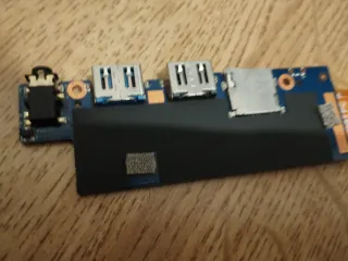 Placa base de puertos USB con cable y conectores