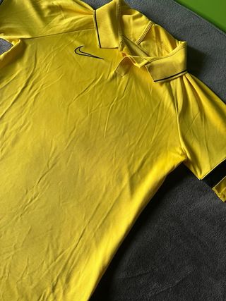 Polo deportivo Nike amarillo