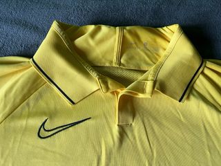 Polo deportivo Nike amarillo