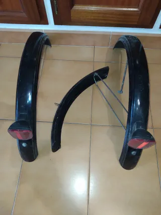 Lote piezas bicicleta: guardabarros y cubre cadena