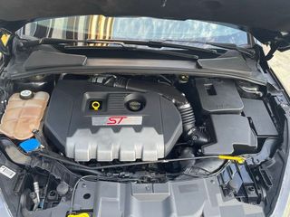 Ford Focus 2.0 ST 250 CV