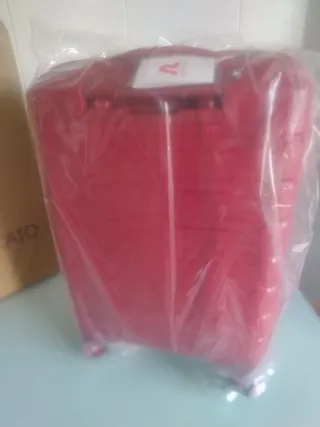 Maleta cabina Roncato rígida roja nueva