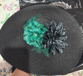 Pamela negra con flores verdes