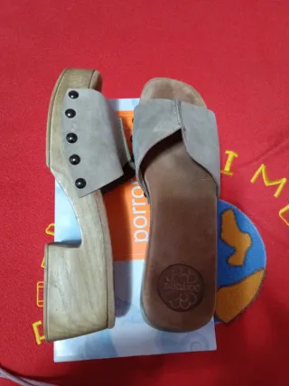 Zuecos de verano Porronet beige y marrón