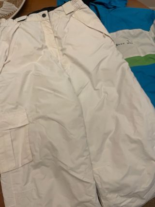 Conjunto de esquí azul y blanco