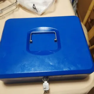 Caja de seguridad metálica con llave